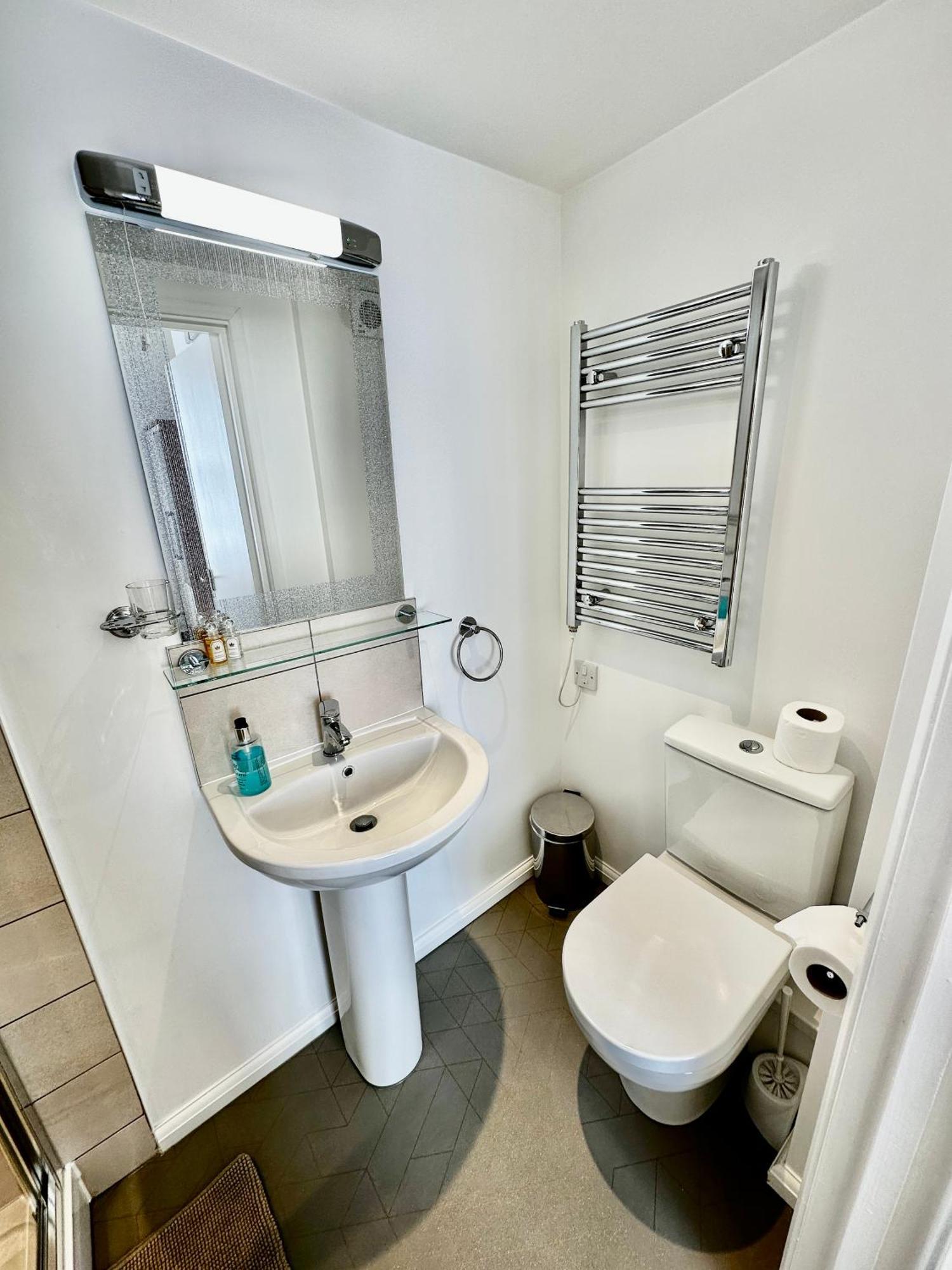 Twin Room,1374085301:JPEG