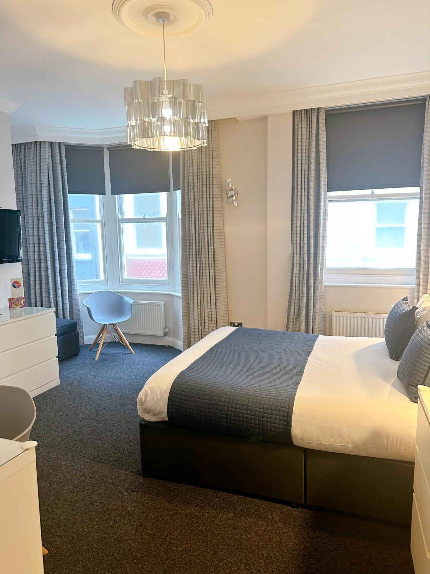 King Room Partial Sea View