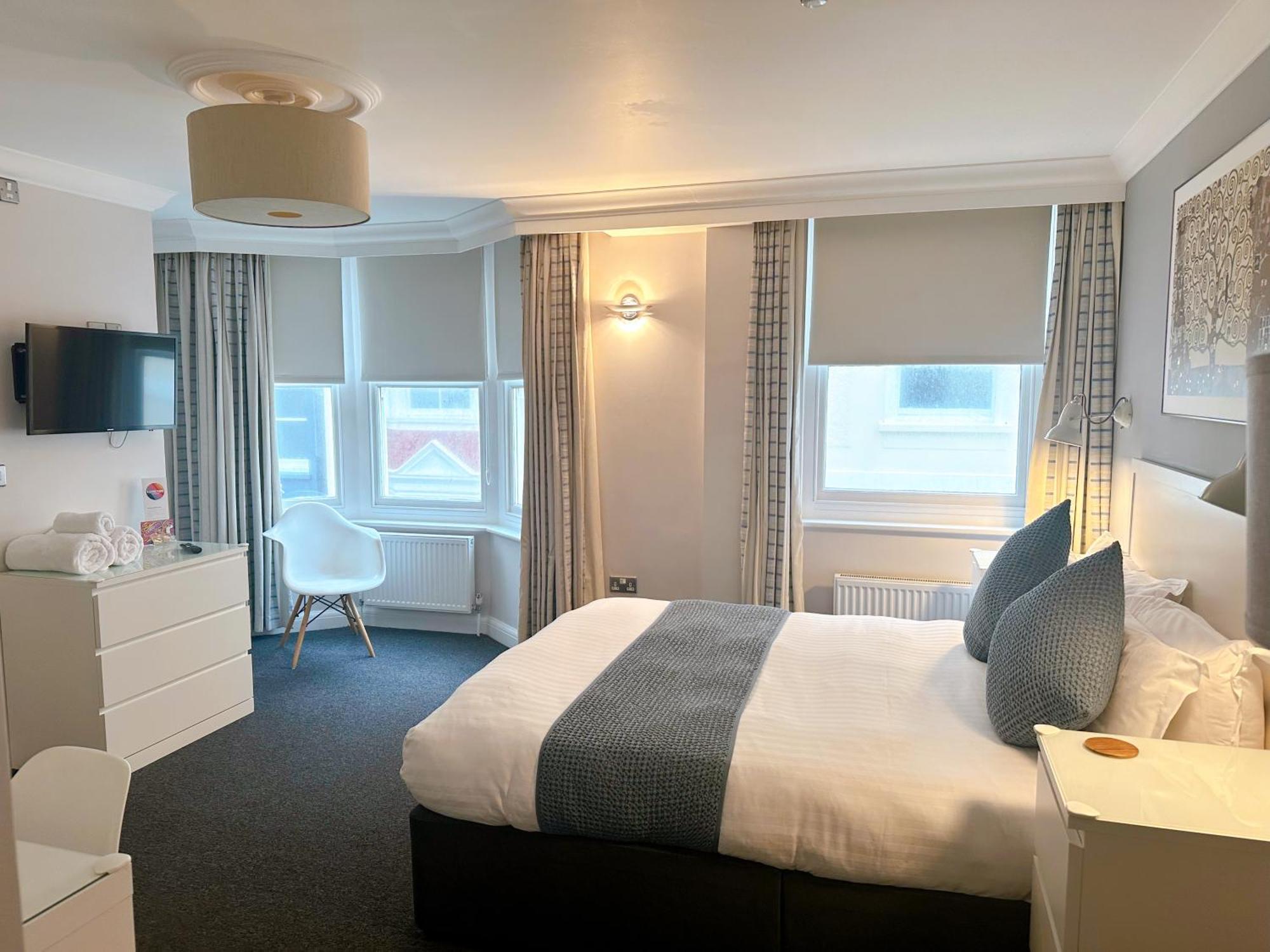 King Room Partial Sea View