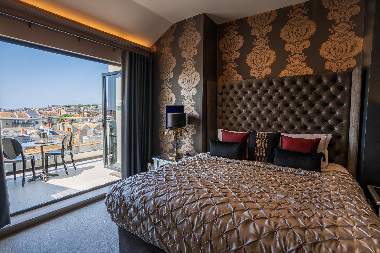 The Bubble Suite & Rooftop Terrace