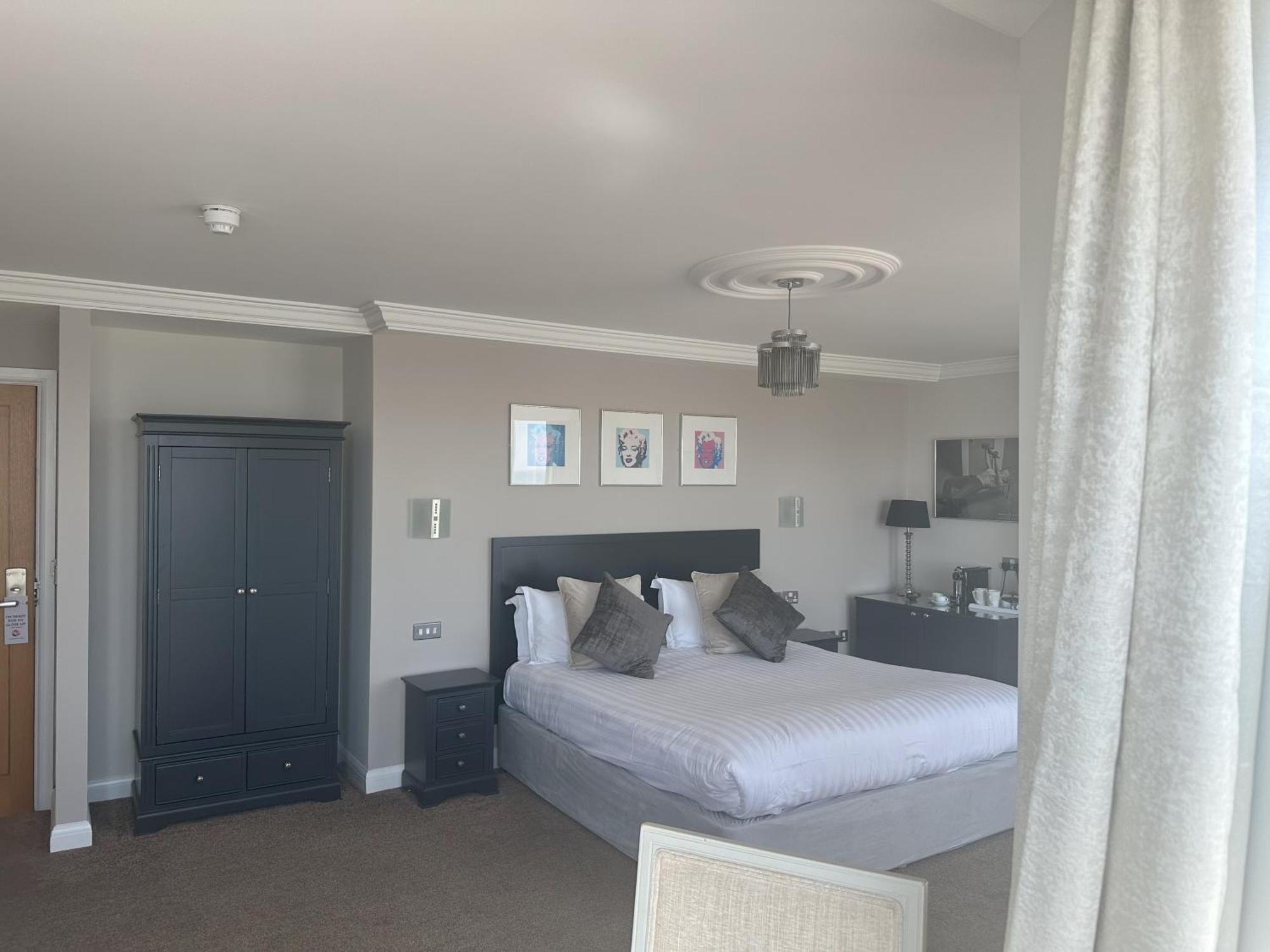 Superior King Room Sea View