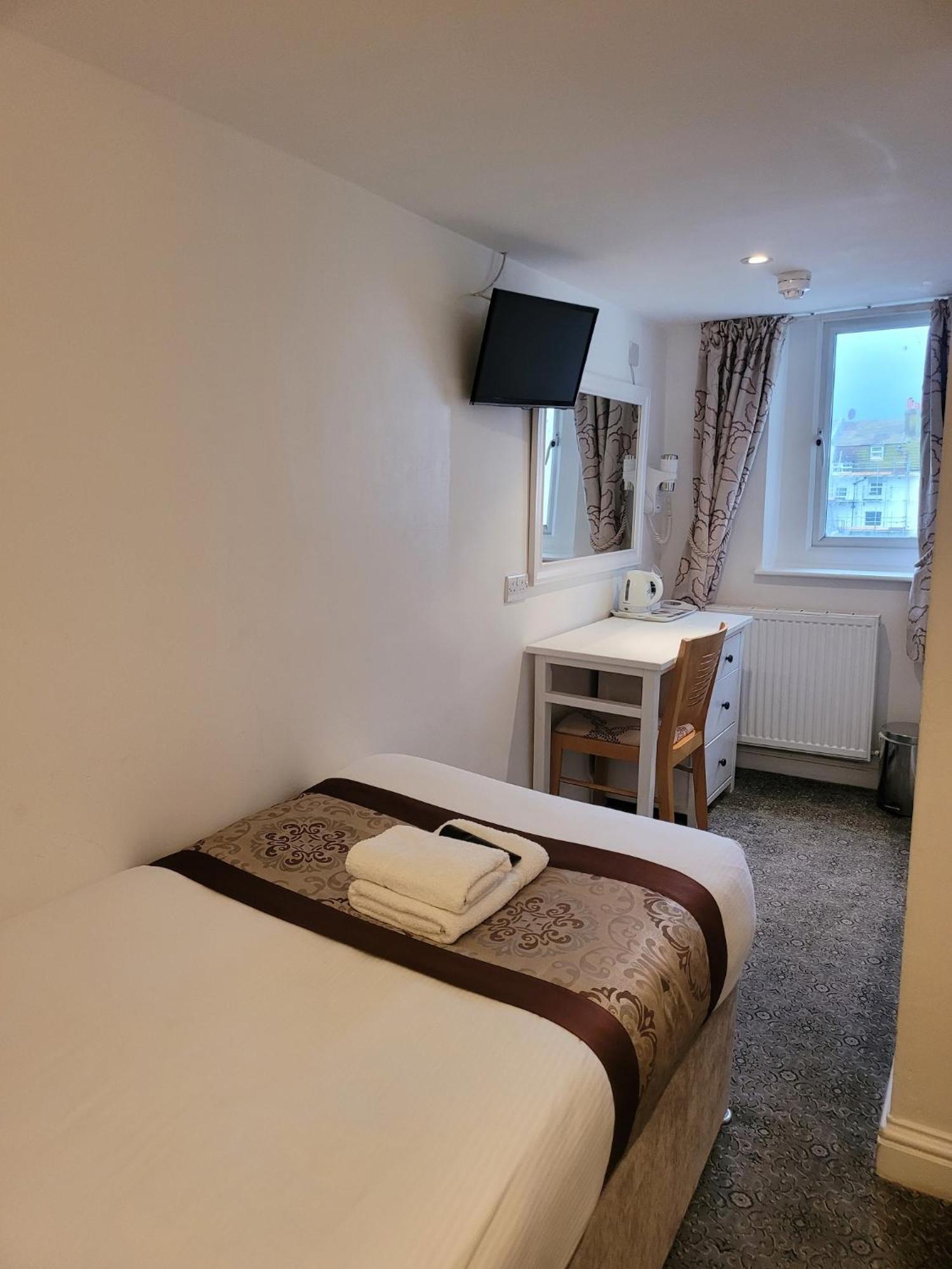 En Suite Single Room,1730013778:JPEG