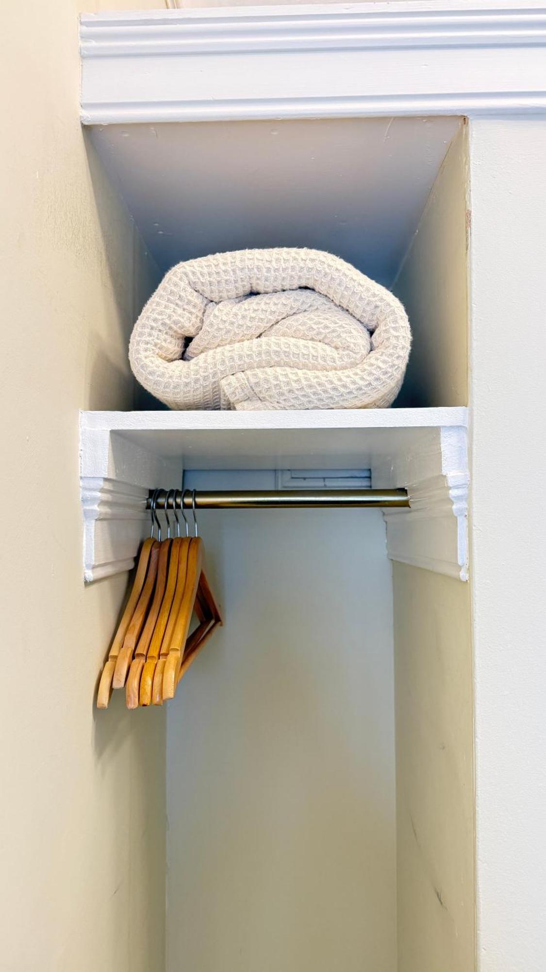 Budget Single Room,404148876:JPEG