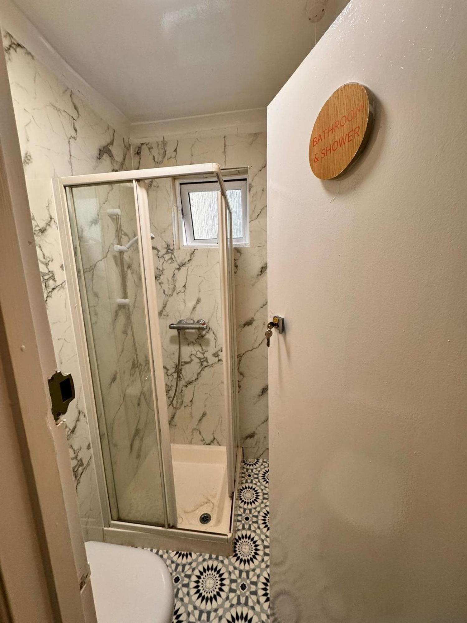 Double Room with Private External Bathroom