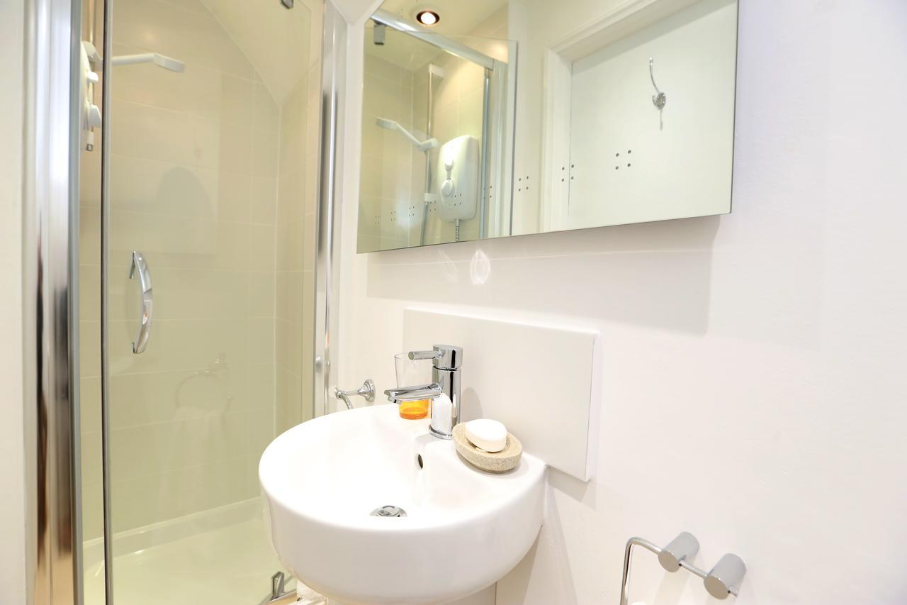Large Double Room En-Suite Third Floor