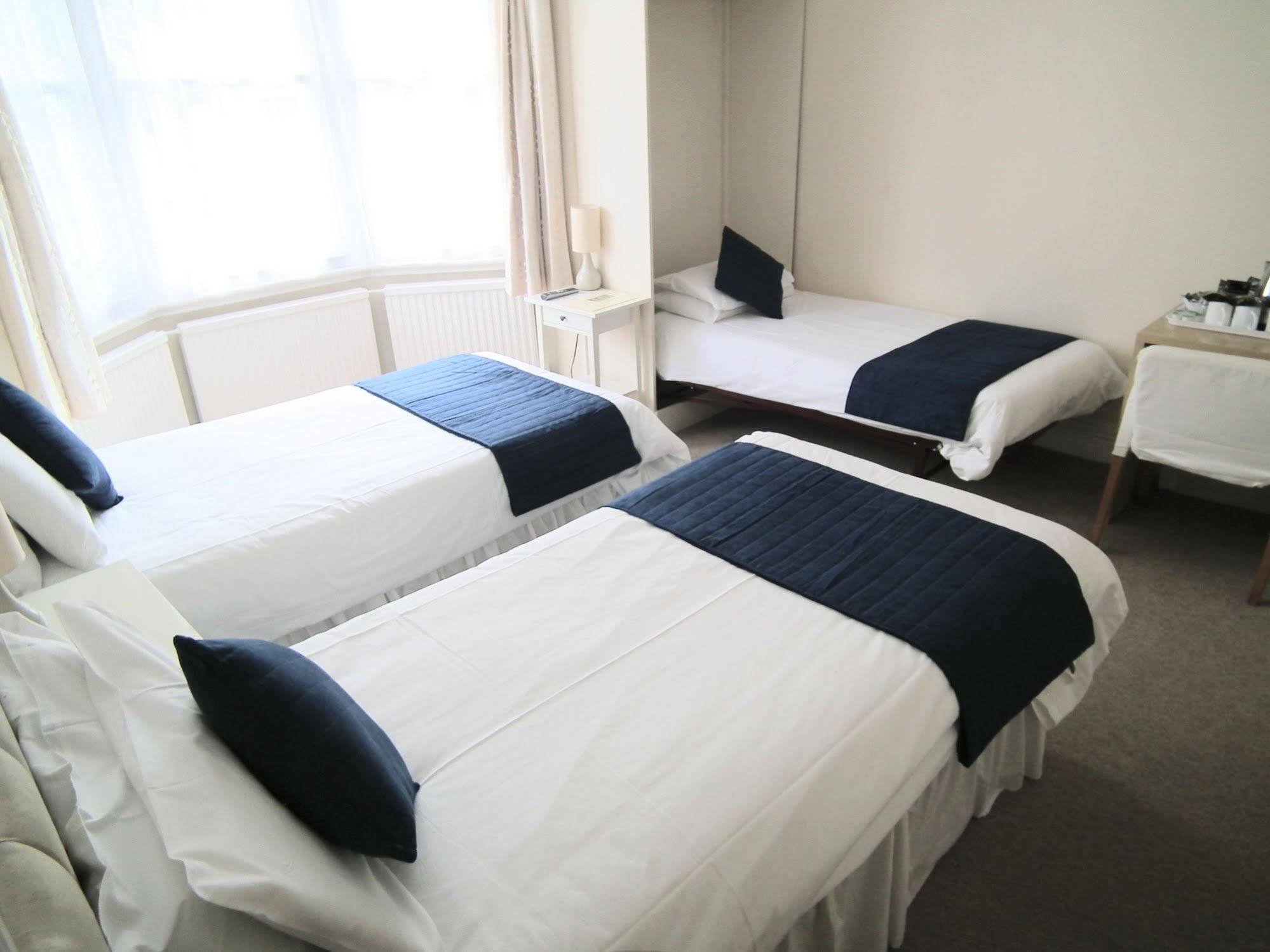 Superior Triple En Suite Room