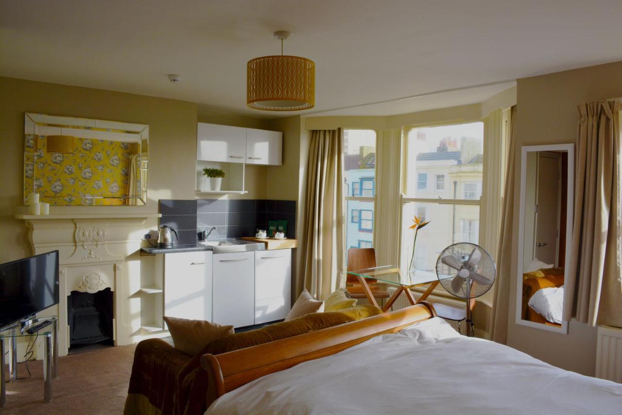 Large Double Room Partial Sea View,742821784:JPEG