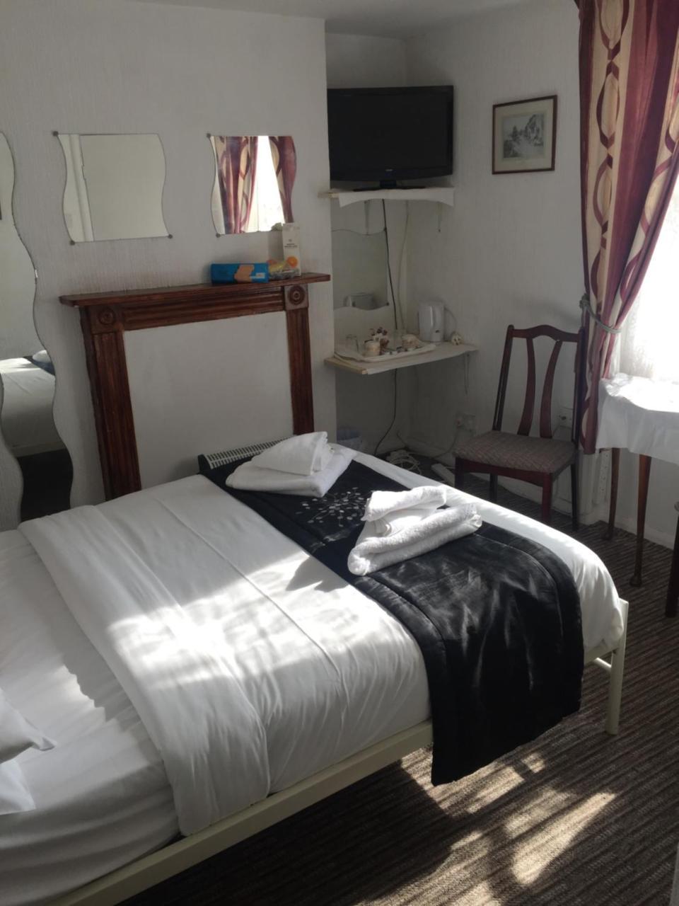 Double Room Private Bathroom