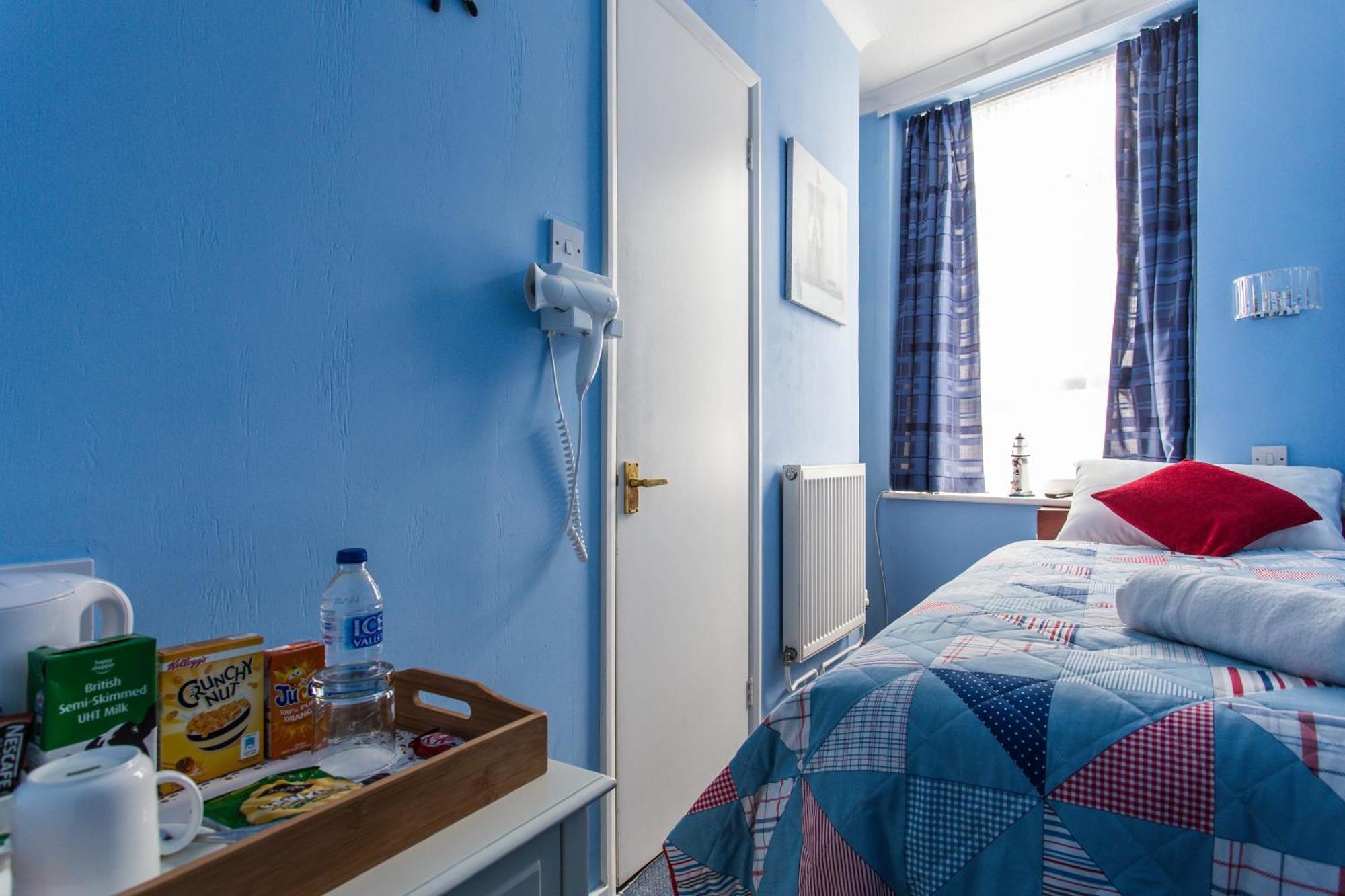 Chambre Simple - Rouge et Bleu