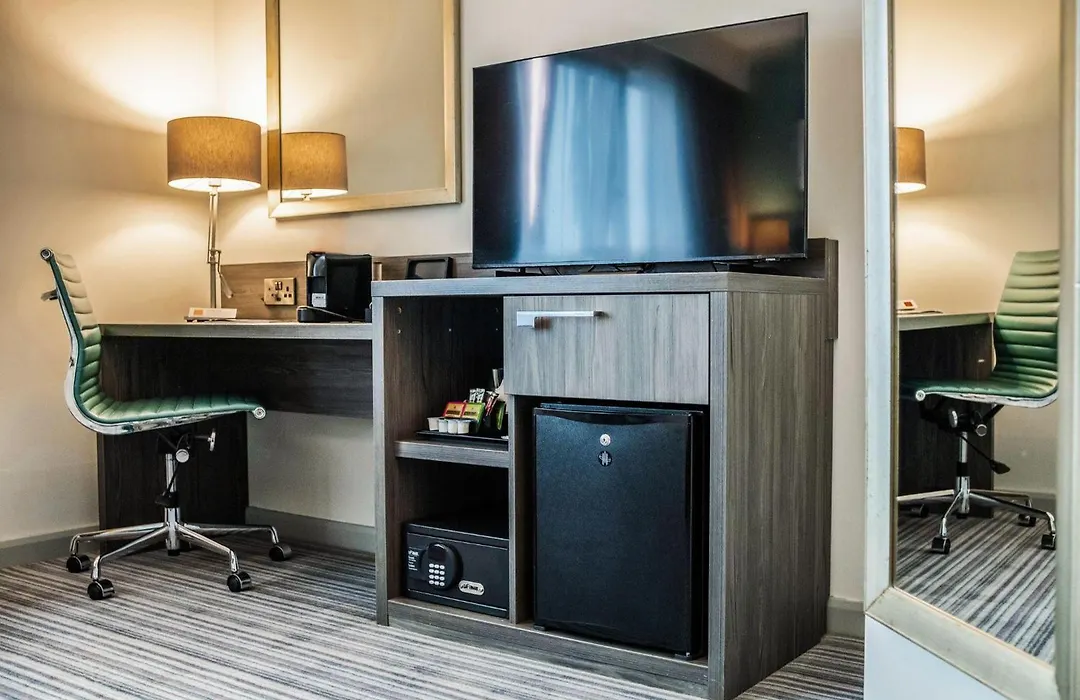 Leonardo Hotel Brighton-1
