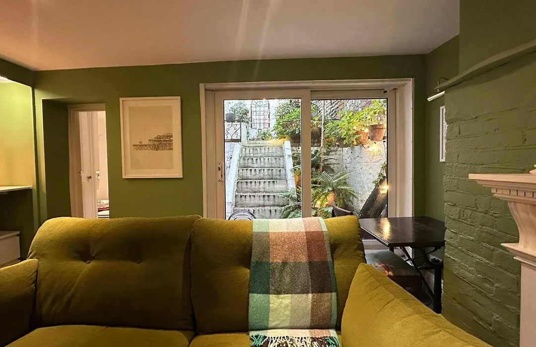 Thomas Kemp Suite-1