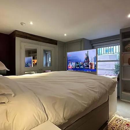 Thomas Kemp Suite-2