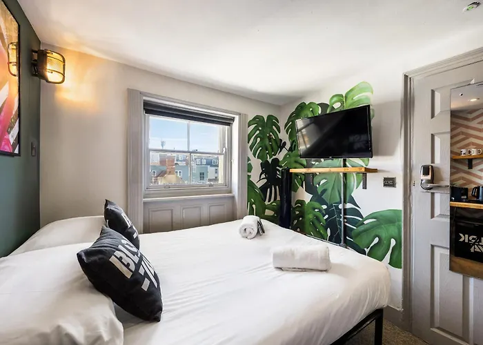 Blok-74 Hotel Brighton