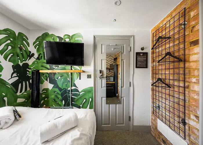 Blok-74 Hotel Brighton