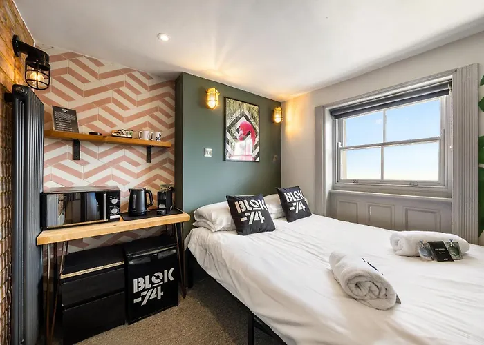 Blok-74 Hotel Brighton